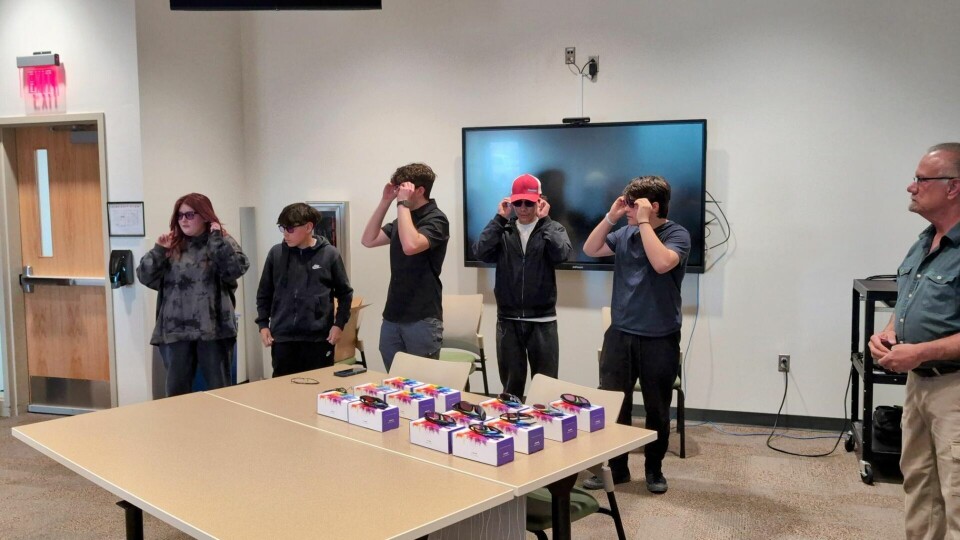 Neldon Military vet helps Rio Rancho students see color | Features ...
