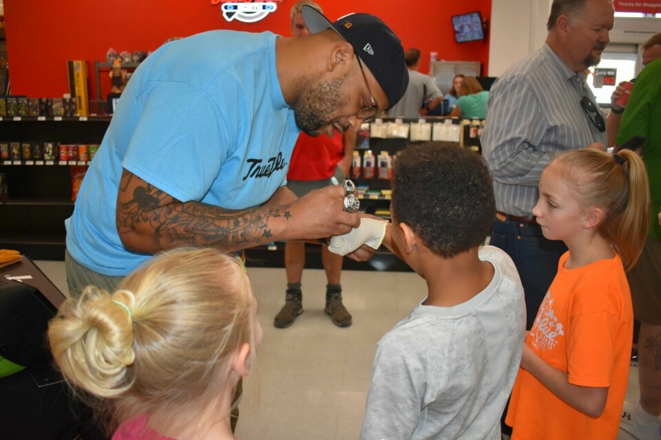 True Value cuts ribbon; two-time Super Bowl Champ in attendance | Rio ...