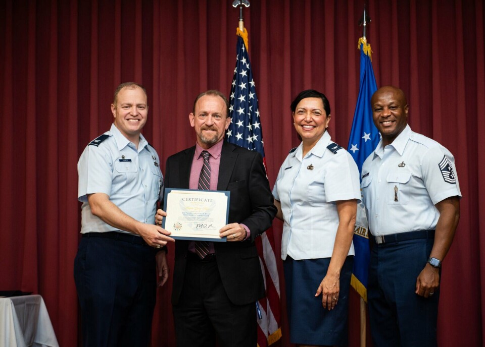 Greg Hull Rio Rancho Mayor Hull a Kirtland AFB honorary commander | Rio Rancho | rrobserver.com