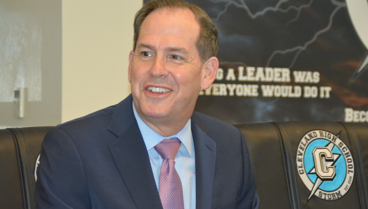 Rio Rancho school board approves first superintendent contract extension