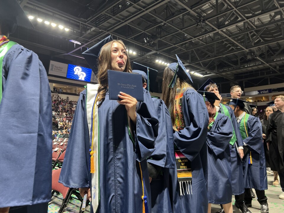 Rio Rancho HS sends off over 570 students in Class of '26