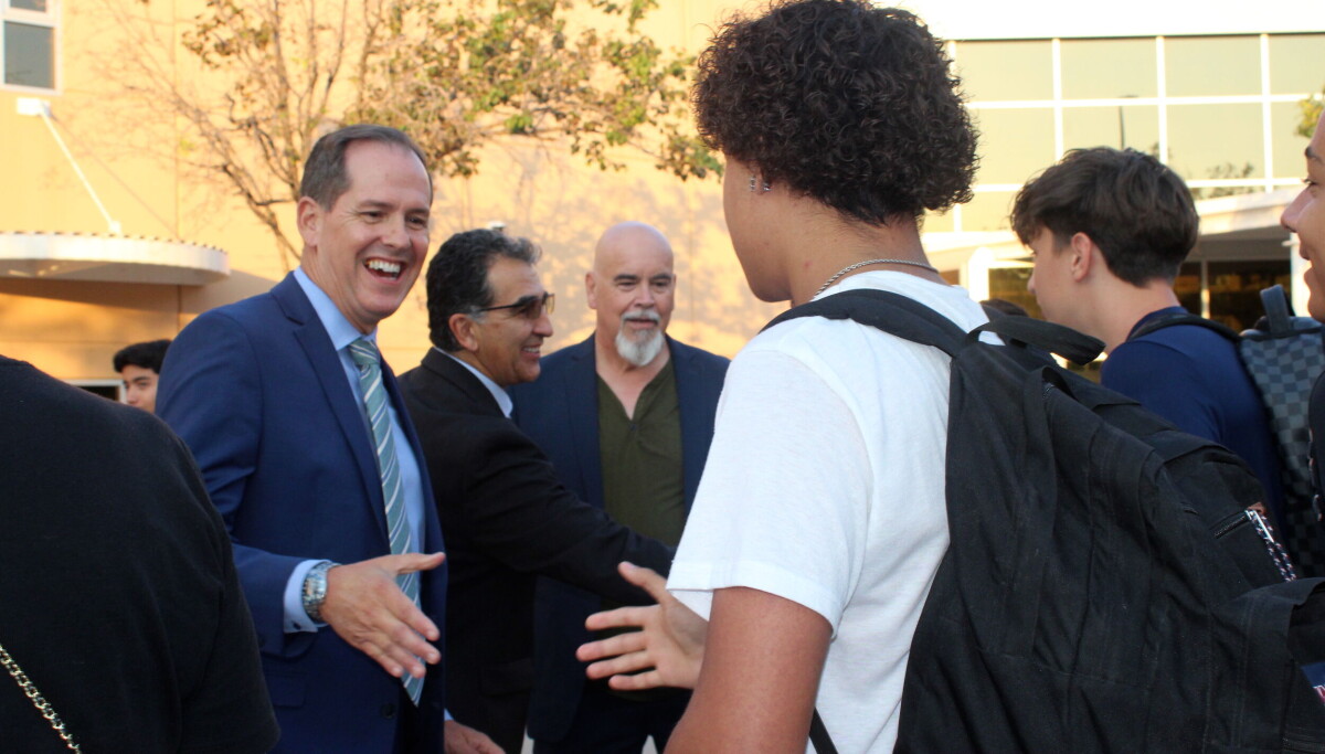 Dodd marks first day of school at RRHS